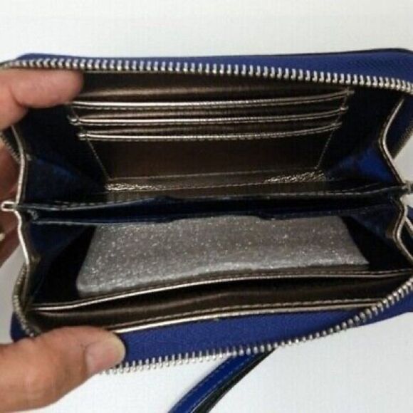 Like new Stella And Dolt wristlet wallet - Picture 4 of 4